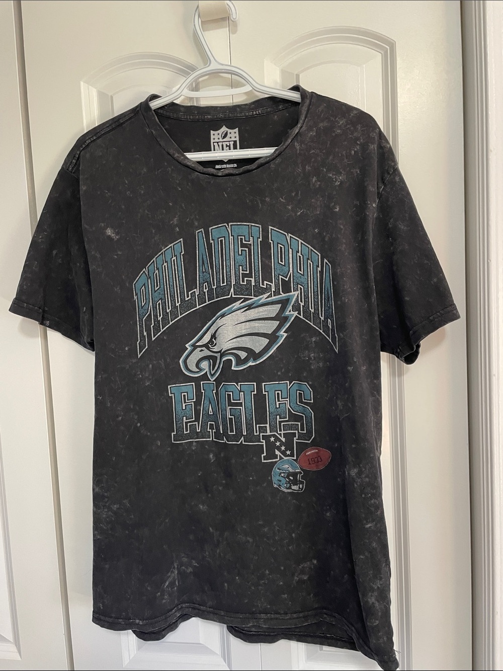 Philadelphia Eagles Men's Black Graphic Tee - NFL Team Shirt
